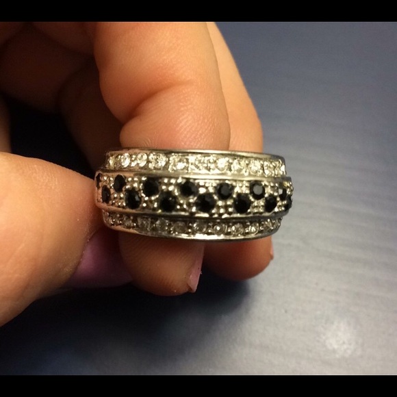 🌑Black & White Diamond Silver Tone Ring🌑 - Picture 2 of 7